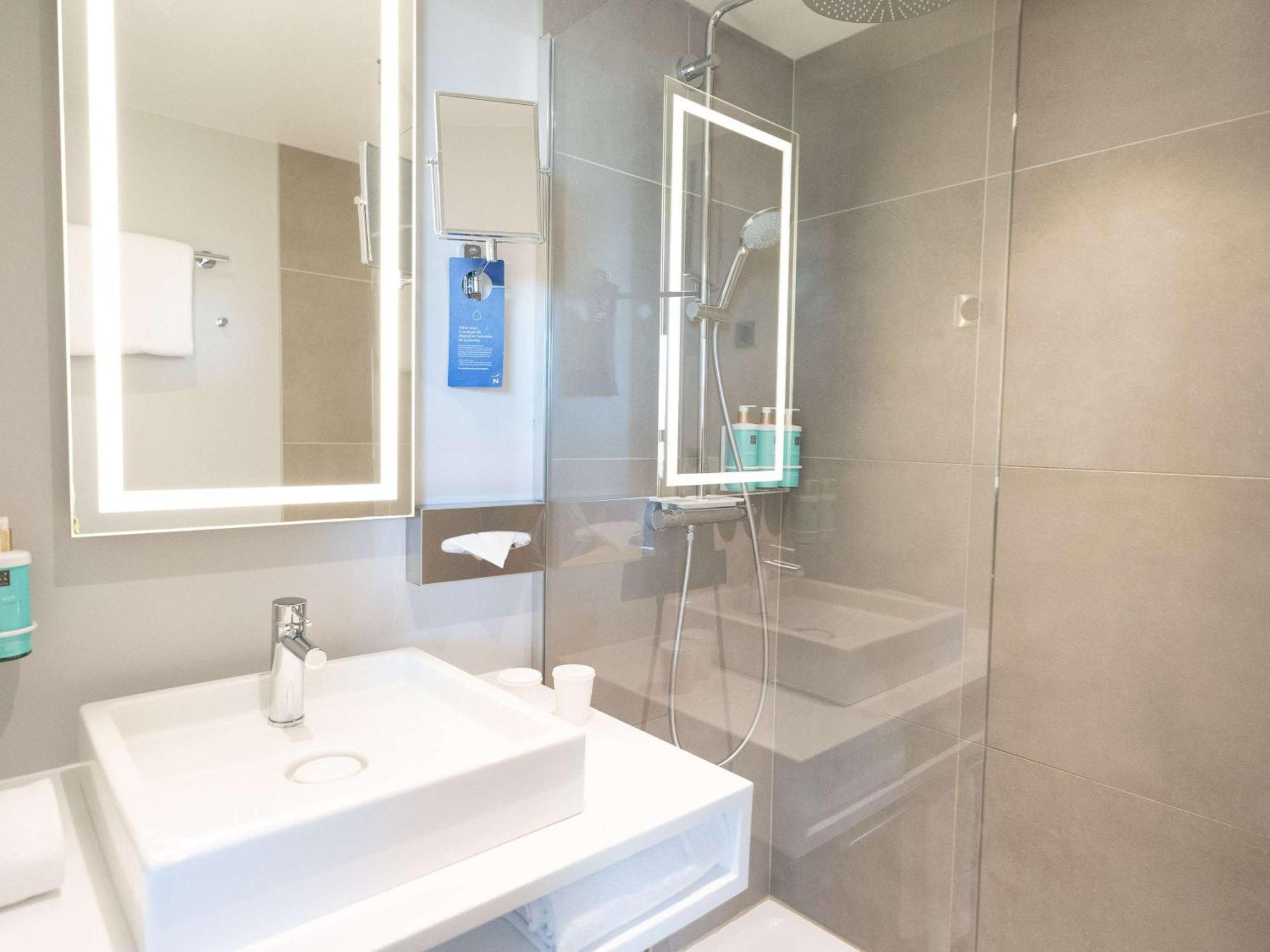 Novotel Angers Centre Gare Екстериор снимка